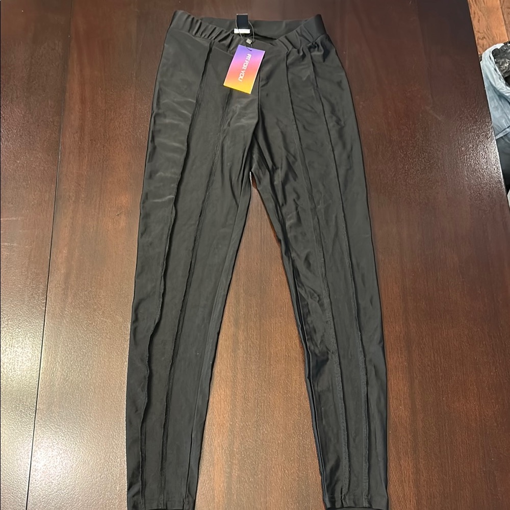 SHEIN Black Leggings with Streamlined Fit